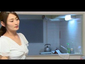 竹内纱里奈厚脸皮的公寓女人(竹内纱里奈厚脸皮，竟在公寓做出这种事)