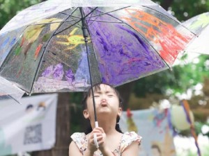 今晚不带小雨伞了 今晚不带小雨伞了，要和她在外面玩个尽兴